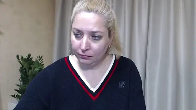 sweetpussy13 webcam