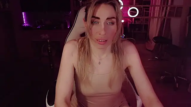 AnnieGOld_ webcam