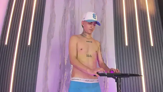 angel_xxx (M young) - Cum in public 🍆✨