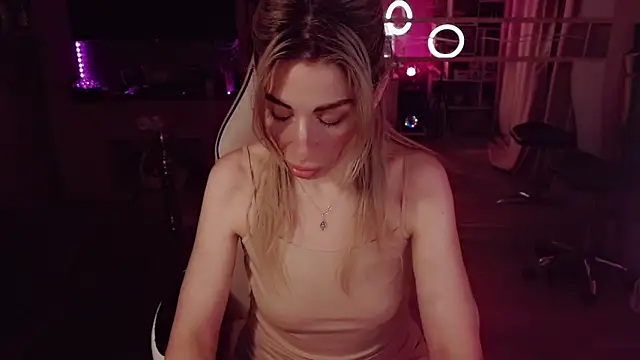 AnnieGOld_ webcam