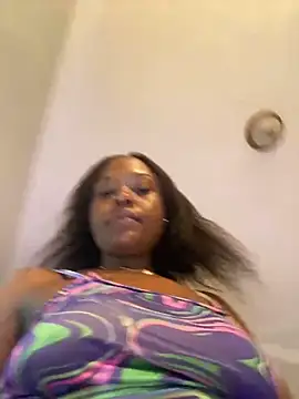 Dellah27 Stripchat cam model