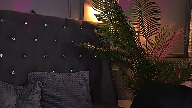 ariwild (F young) - tease with legs💃💋