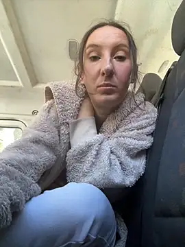 Emi_RoseMaus webcam