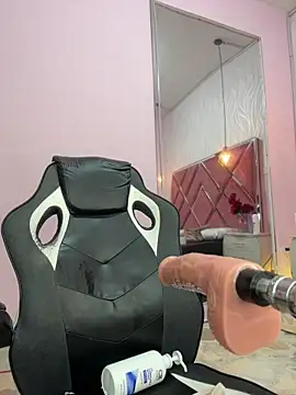 LunaaRosse webcam