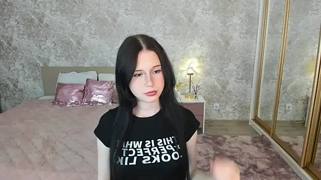 VioletHarme webcam