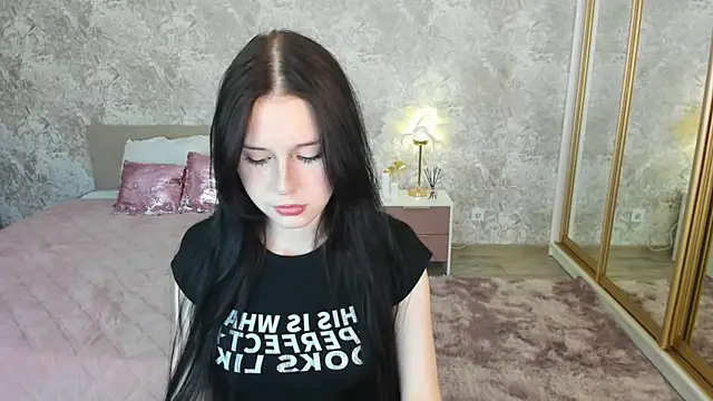 VioletHarme webcam