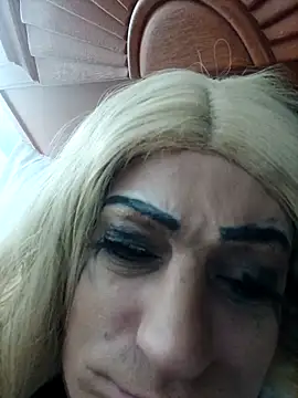 violet_crossdresser webcam