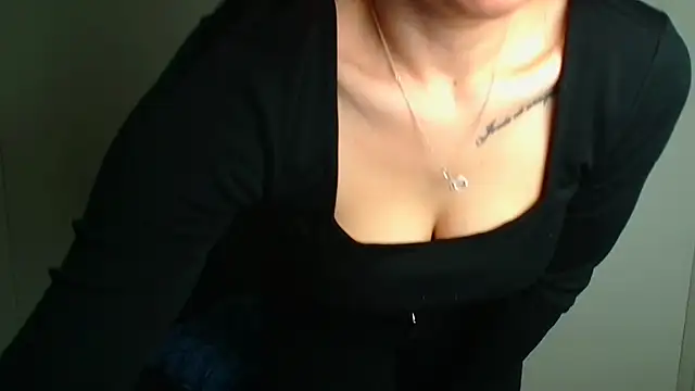 Lola_Saymyname webcam