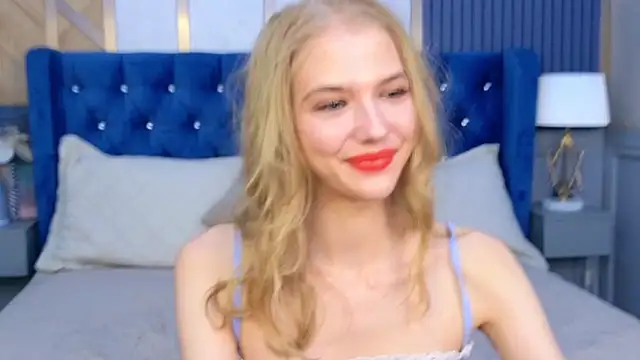 4example_Chloe webcam