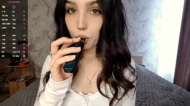 Qwami_Amie webcam