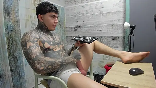 Gury_tattoo webcam