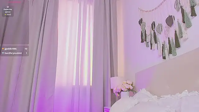 Sonya_Miler webcam