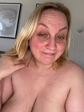 BBW_Nora