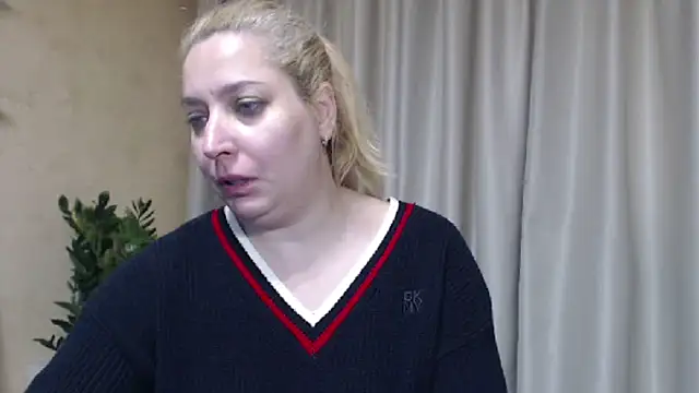 sweetpussy13 webcam