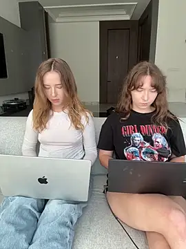 nura_n_sarah - Nura_n_Sarah's free webcam - UK Sex Cams