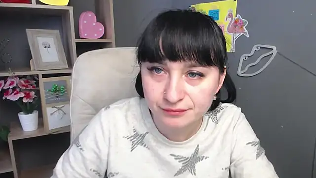 NinaFlawlees webcam