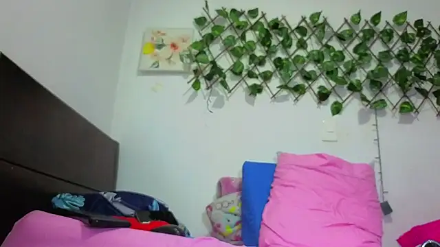 Aleesha_17 webcam