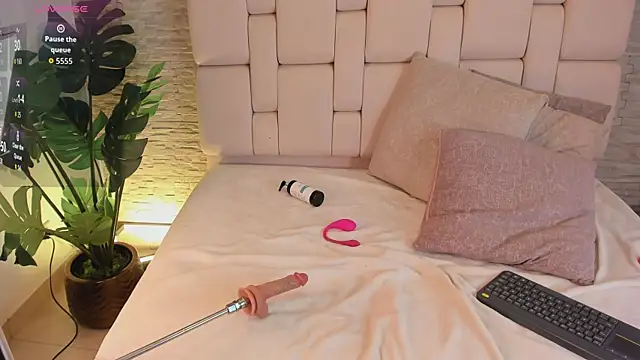 Nyxee_ webcam