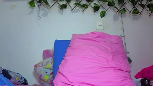 Aleesha_17 webcam
