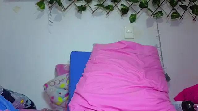 Aleesha_17 webcam