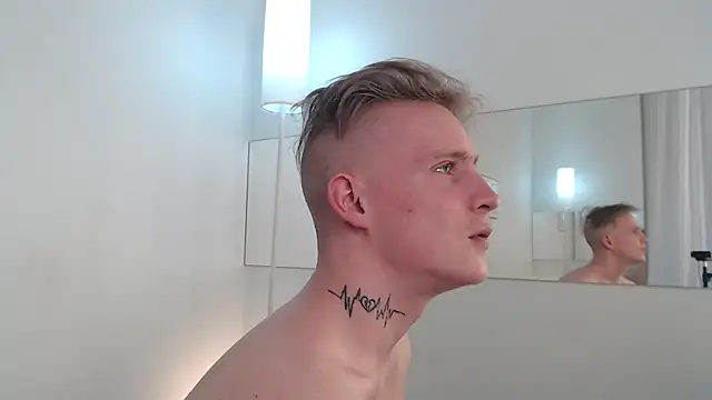 AlexxSweet webcam