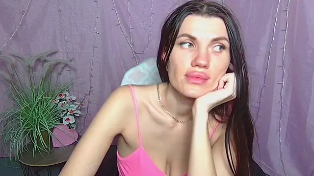 MilaLoona webcam