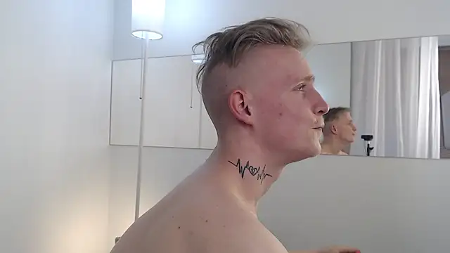 AlexxSweet webcam