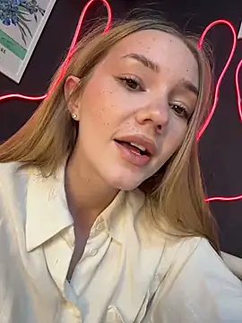 MilaMoone webcam