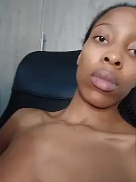 MsParisSmith webcam