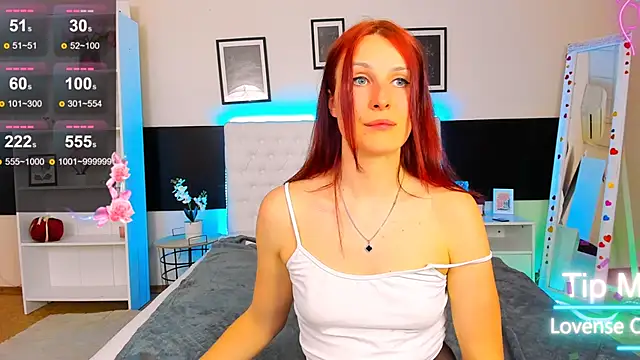 KiraNeeww webcam