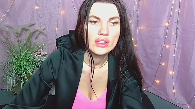 MilaLoona webcam