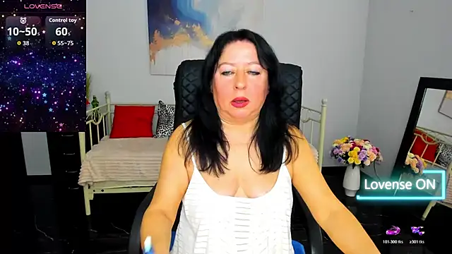 Julia_Dean webcam