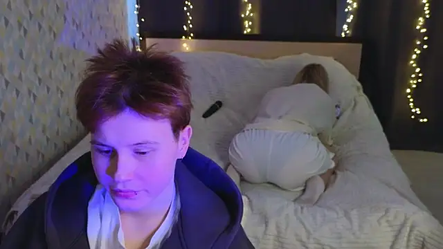 two_gerls_here webcam