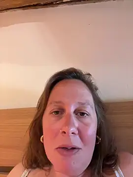 zelda252 (F milf) - Streptease