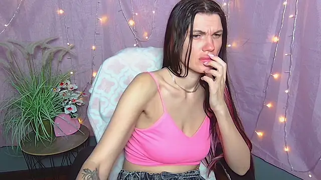 MilaLoona webcam