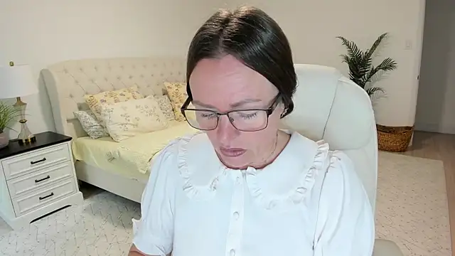 Vika73 live sex cam