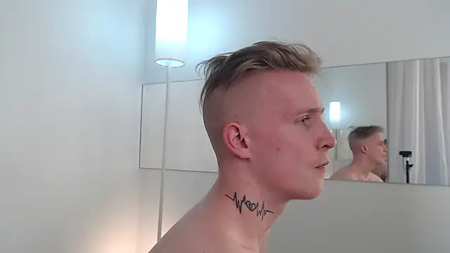 AlexxSweet webcam
