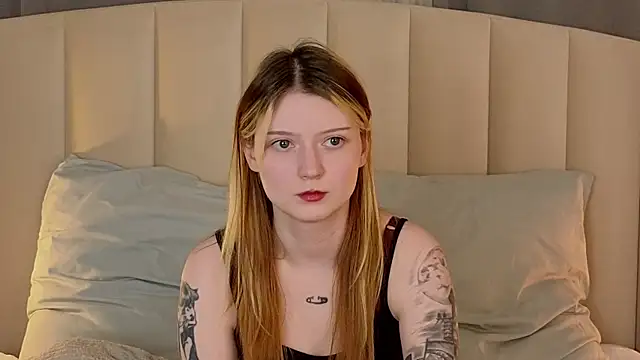 AlyssFrost webcam