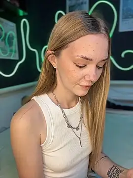 MilaMoone webcam