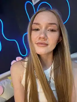 MilaMoone webcam