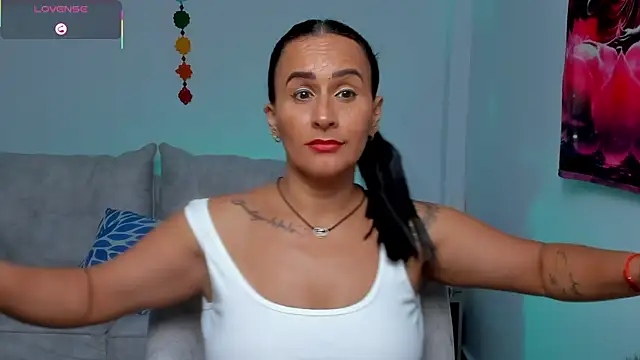 Sara_Charmy webcam
