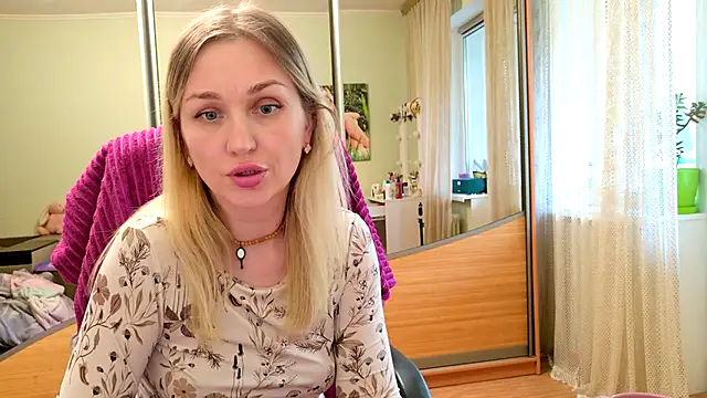 Hotty_Evochka webcam