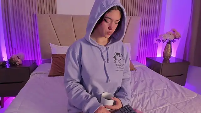 Victoria_Beaumont webcam