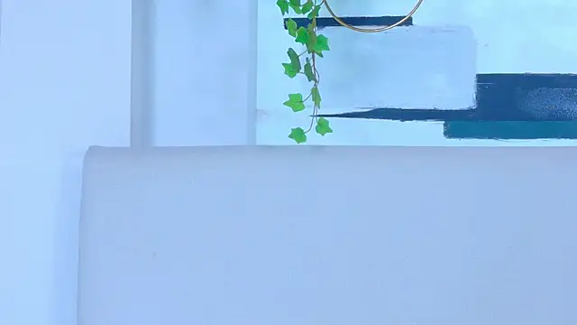 VioletBloomm webcam