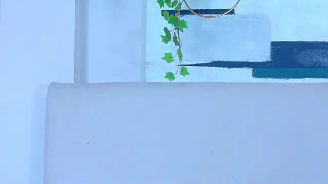 VioletBloomm webcam