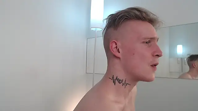 AlexxSweet webcam