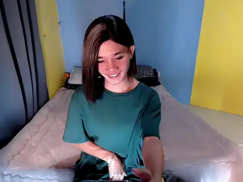 Petite_HugeCock webcam