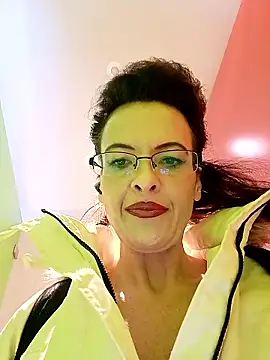 rebeccanoble (F milf) - Flash pussy😜😜😜 outside