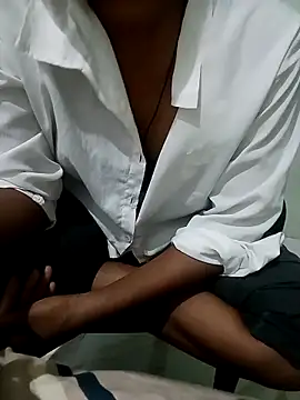 Juhi512 webcam