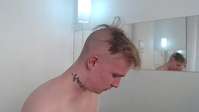 AlexxSweet webcam